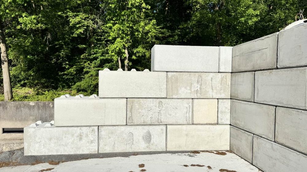 Eckverbindung einer Stützwand aus Betonblocksteinen