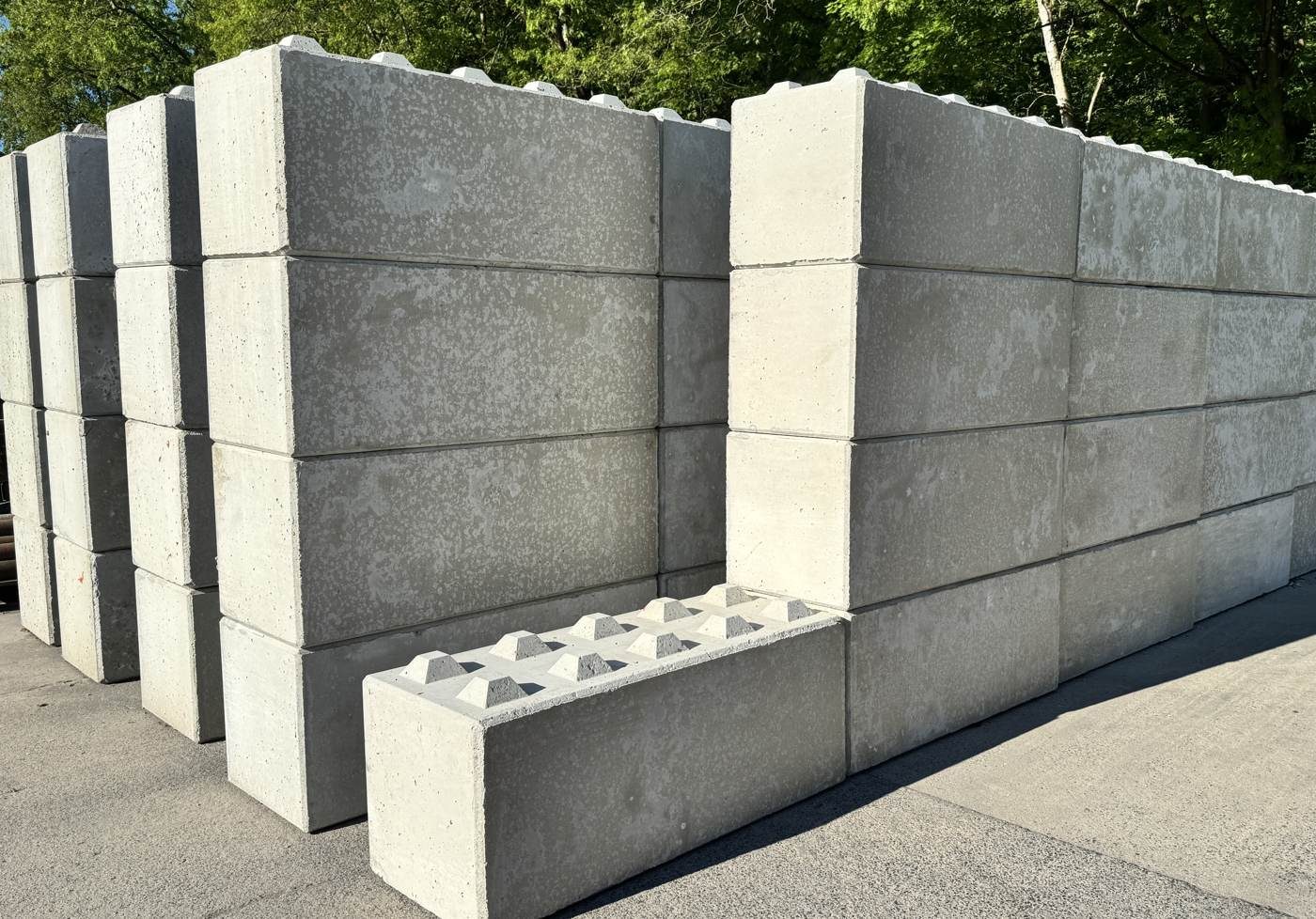 Errichtete Wand aus Betonblocksteinen der Seliger GmbH & Co KG