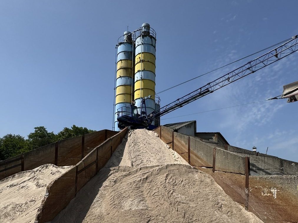 Recycling-Materialhalde auf dem Werksgelände der Seliger GmbH & Co KG